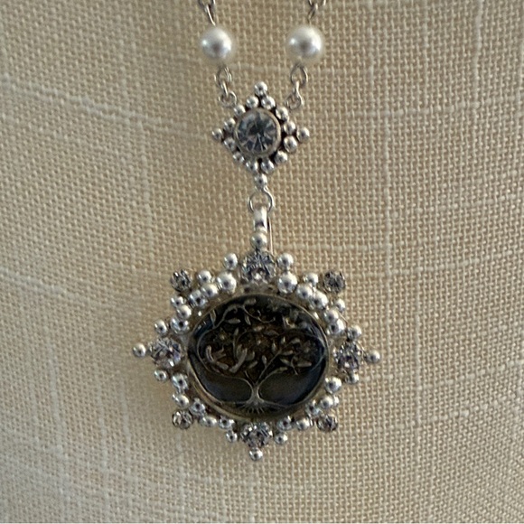 VSA EVITA CLOISTER TREE OF LIFE WITH PEARL BEADED NECKLACE - NWT - Picture 8 of 10